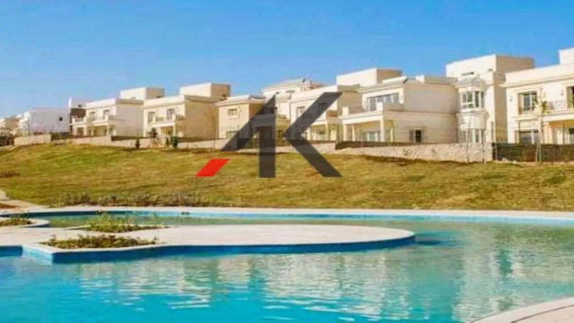 Luxurious Villa with 950 sqm and Private Gardens