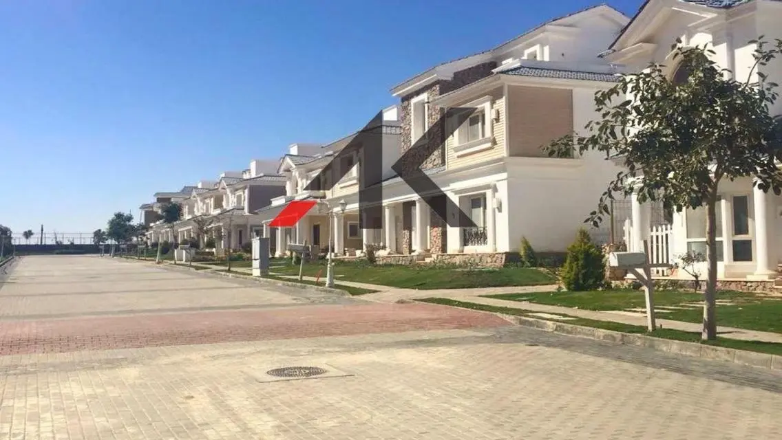 Luxurious Villa with 950 sqm and Private Gardens