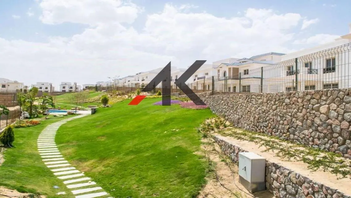 Luxurious Villa with 950 sqm and Private Gardens