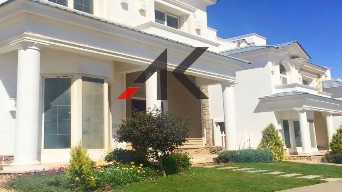 Luxurious Villa with 950 sqm and Private Gardens