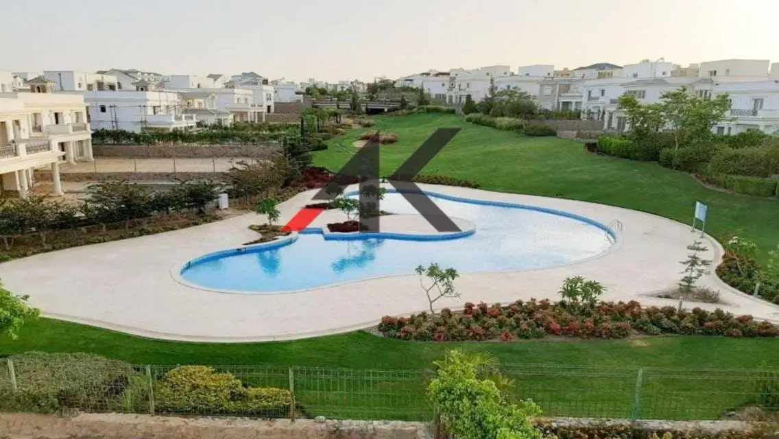 Luxurious Villa with 950 sqm and Private Gardens