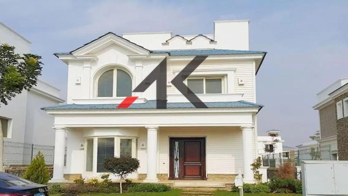 Luxurious Villa with 950 sqm and Private Gardens