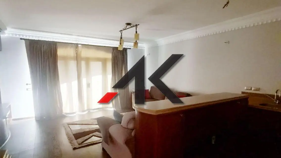 منزل فاخر للبيع مع حديقة خاصة وأمن 24/7