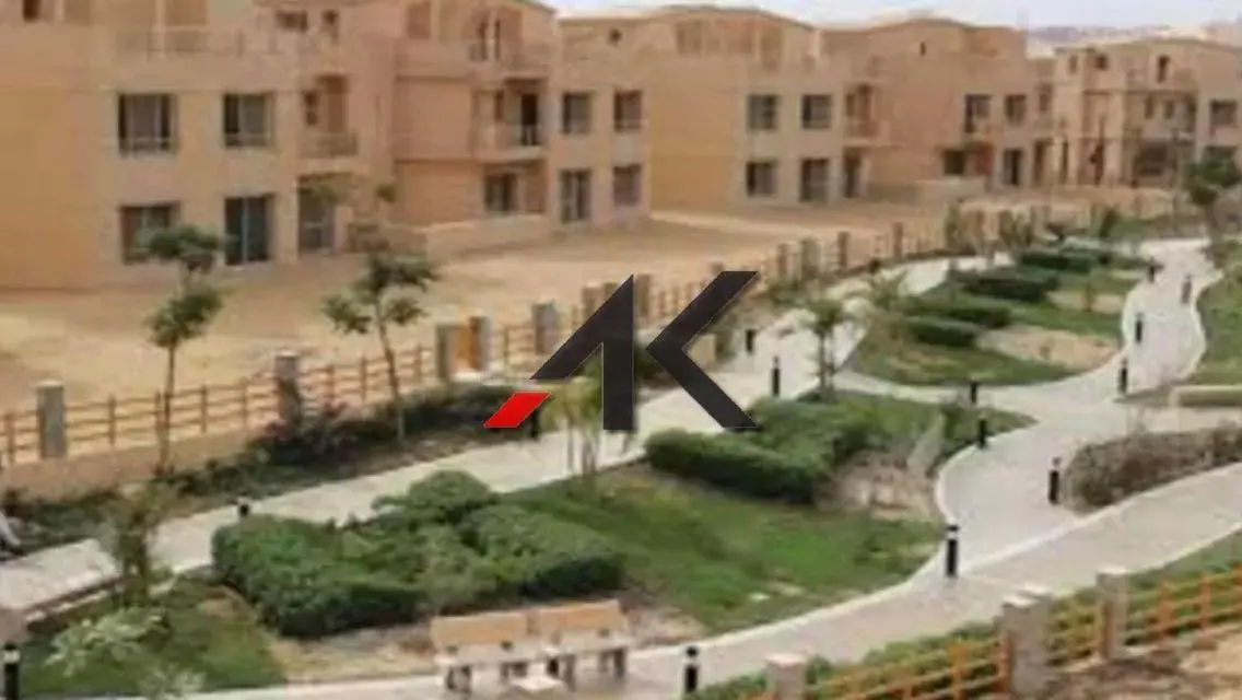 شقة فاخرة للبيع تتكون من 4 غرف في قلب المدينة