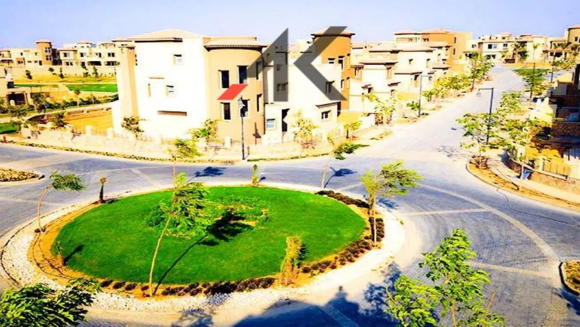 توين بموقع مميز للبيع في بالم هيلز قطامية