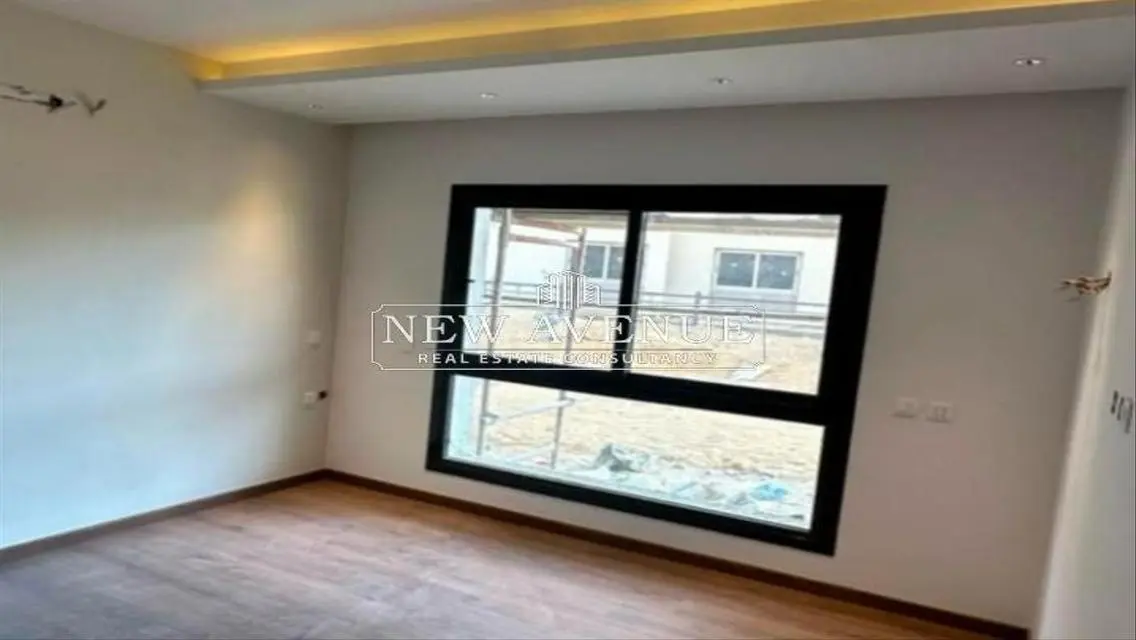 Luxurious House with Ample Space and Various Amenities