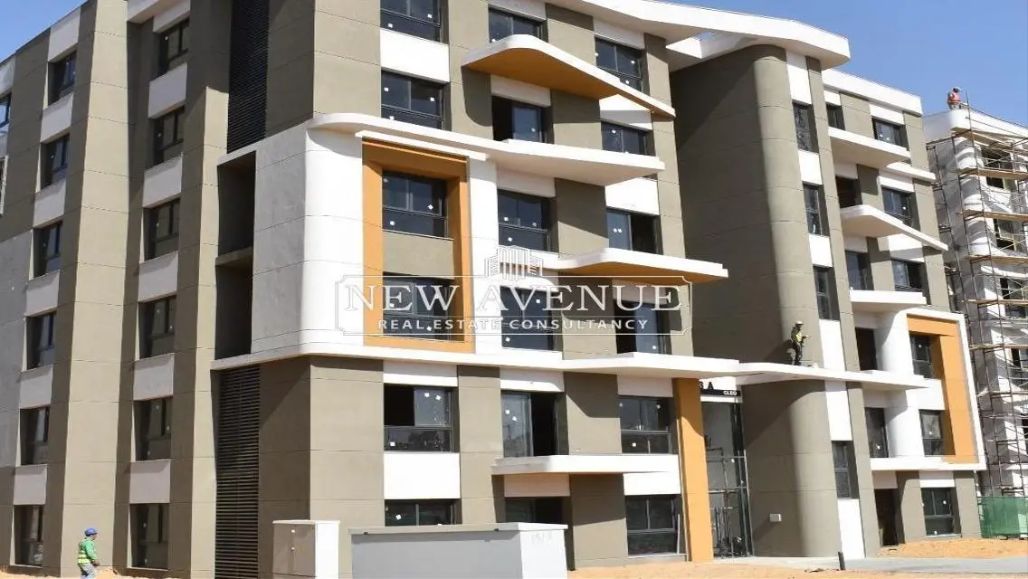 Luxurious House with Ample Space and Various Amenities