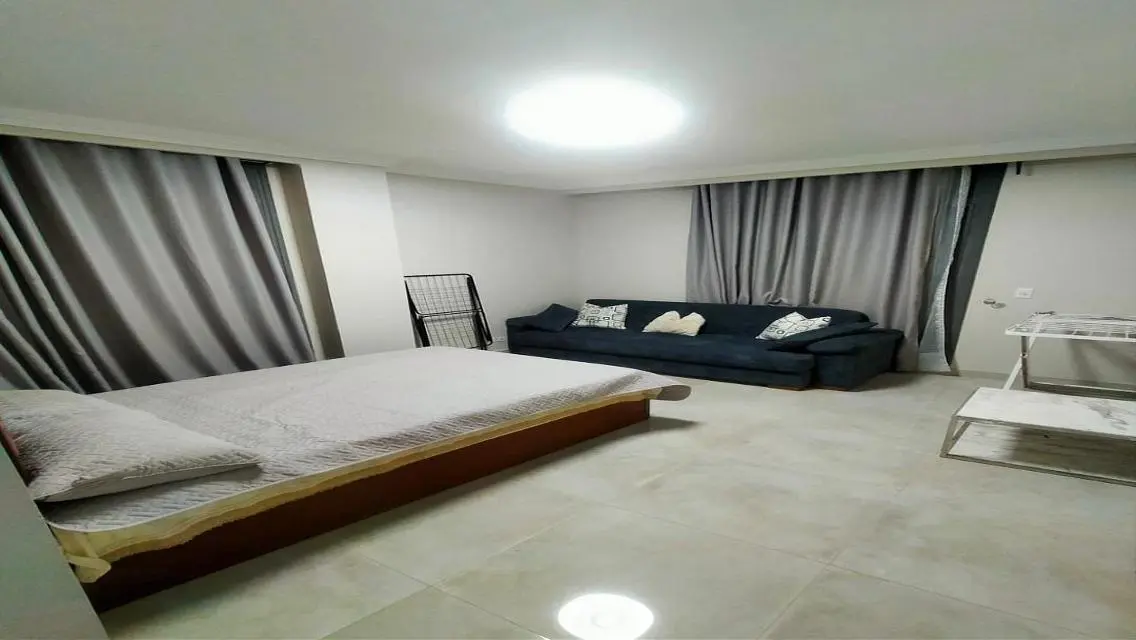 لو بتدور على بيت قريب من طريق السويس ومن شغلك