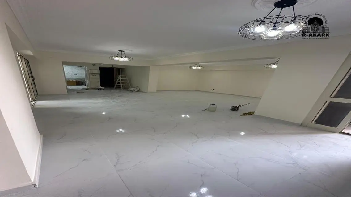 عقار متميز للإيجار في موقع مثالي