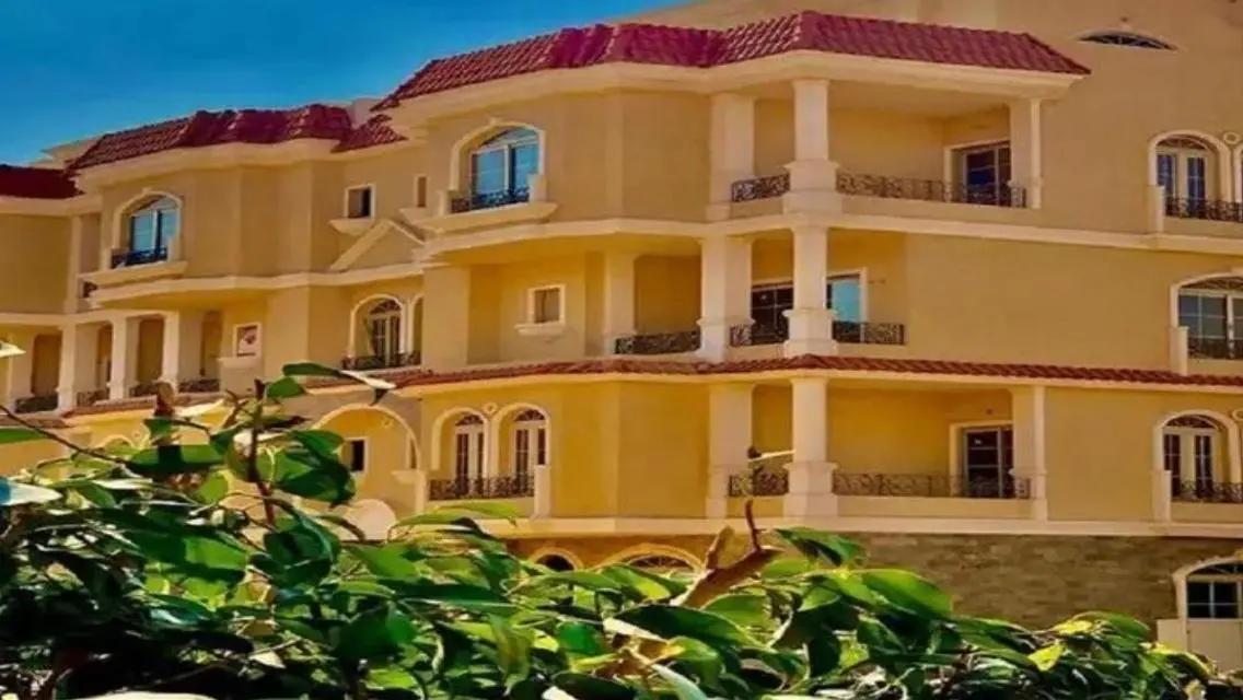 فيلا فاخرة مع إطلالة على البحيرات للبيع