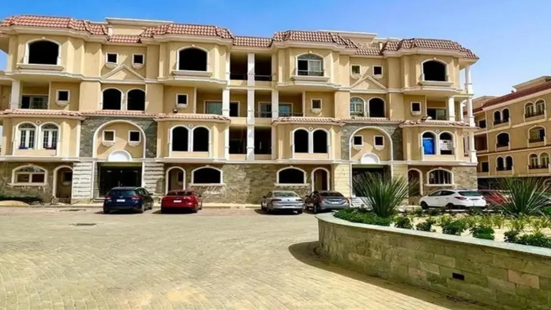فيلا فاخرة مع إطلالة على البحيرات للبيع