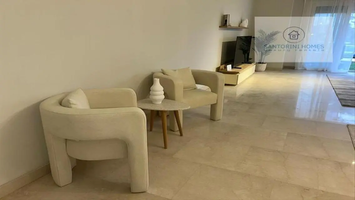 Luxury Living in Santorini: 220 sqm Apartment for Rent