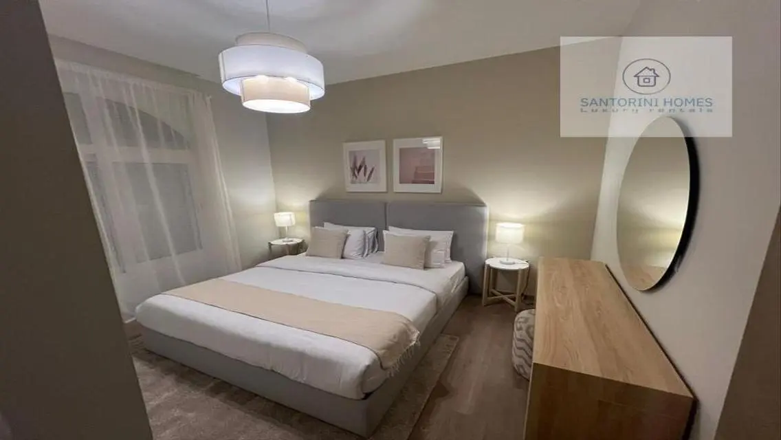 Luxury Living in Santorini: 220 sqm Apartment for Rent