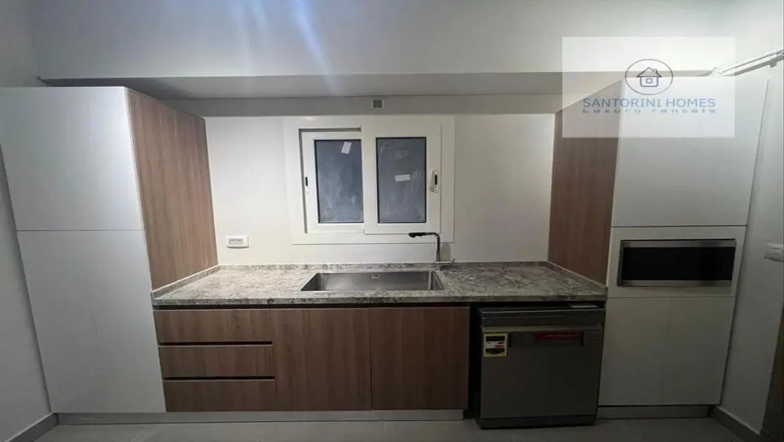 Luxury Living in Santorini: 220 sqm Apartment for Rent