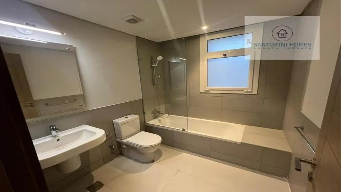 Luxury Living in Santorini: 220 sqm Apartment for Rent