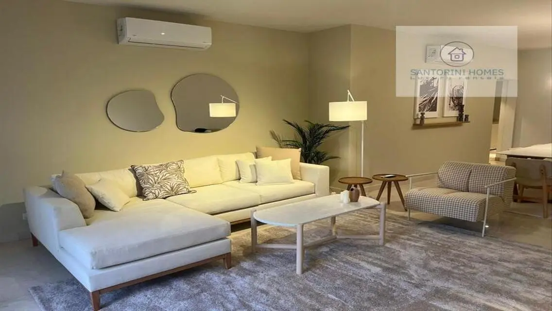 Luxury Living in Santorini: 220 sqm Apartment for Rent