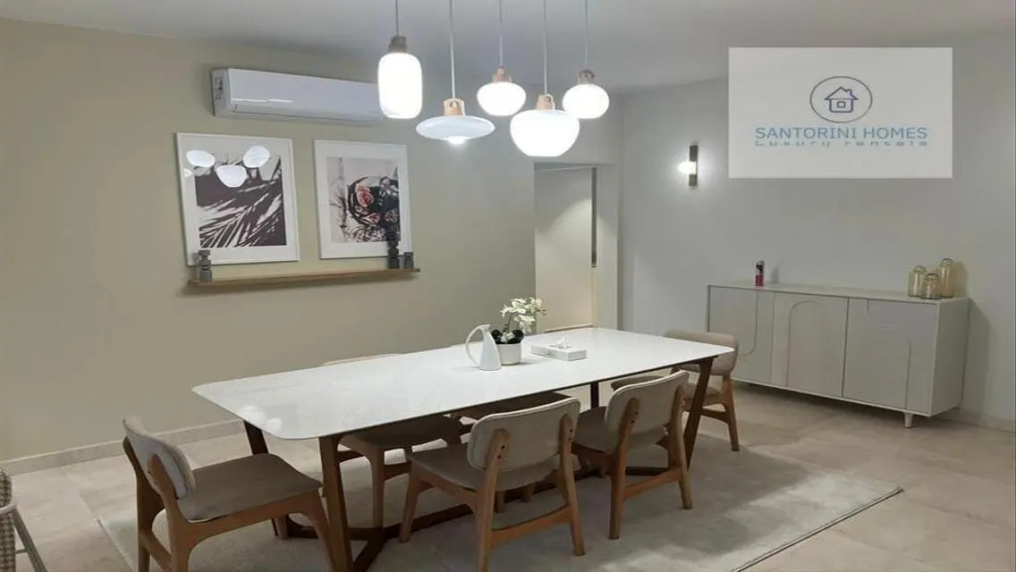 Luxury Living in Santorini: 220 sqm Apartment for Rent