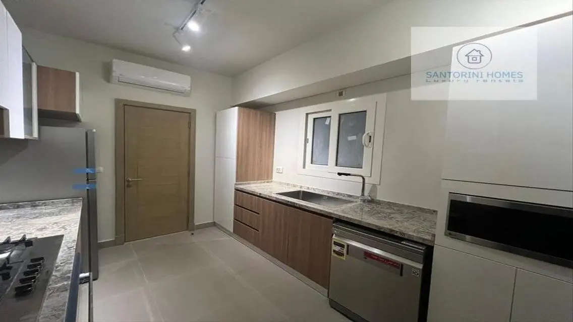 Luxury Living in Santorini: 220 sqm Apartment for Rent