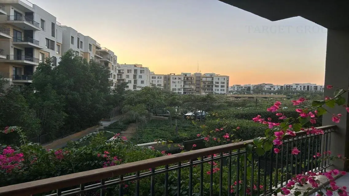فيلا فاخرة مع حديقة خاصة وإطلالة على البحيرات