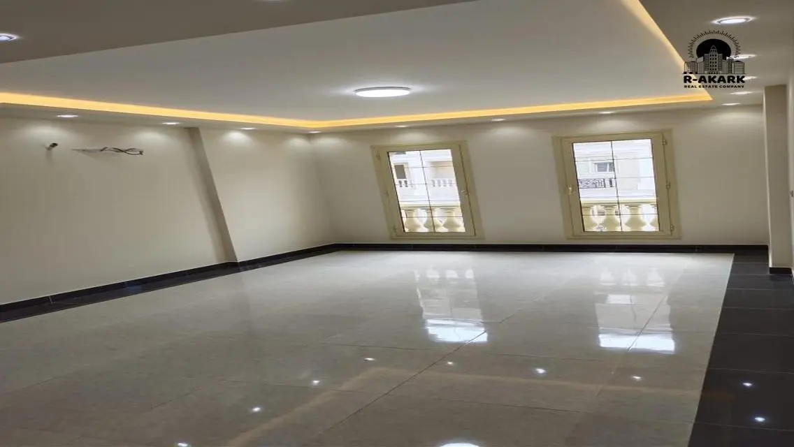 مقر اداري للايجار في شيراتون 340متر علي شارع رئيسي