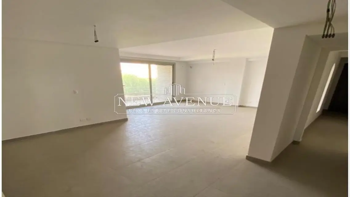 Luxury Apartment with Balcony and Shared Gym