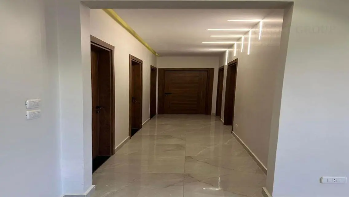 Luxury 3-Bedroom Apartment with Lake View