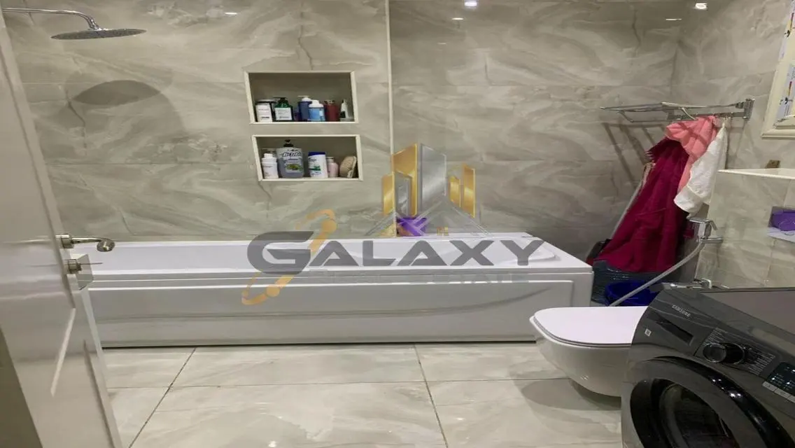 شقة فاخرة مع جميع المرافق في حي متميز