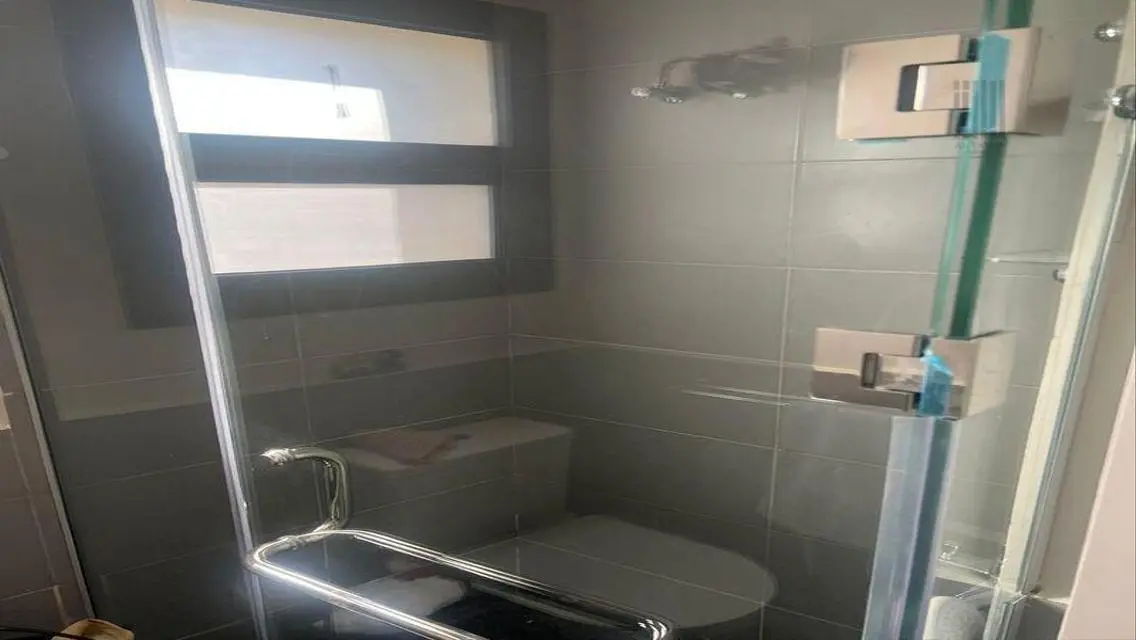 Roof for rent at a very special price in Owest,