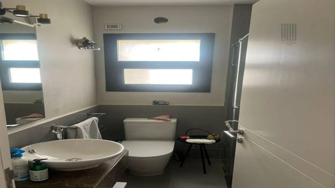 Roof for rent at a very special price in Owest,
