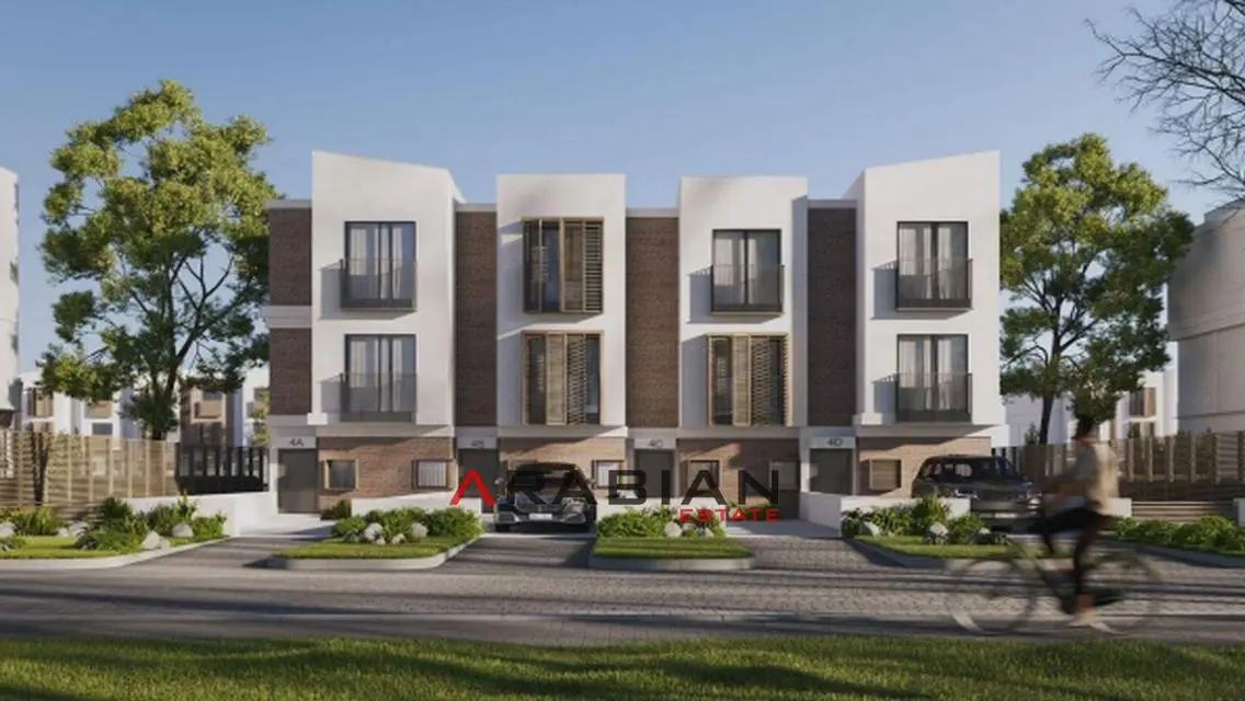 villa next to madinaty dp 900k inst till 10y