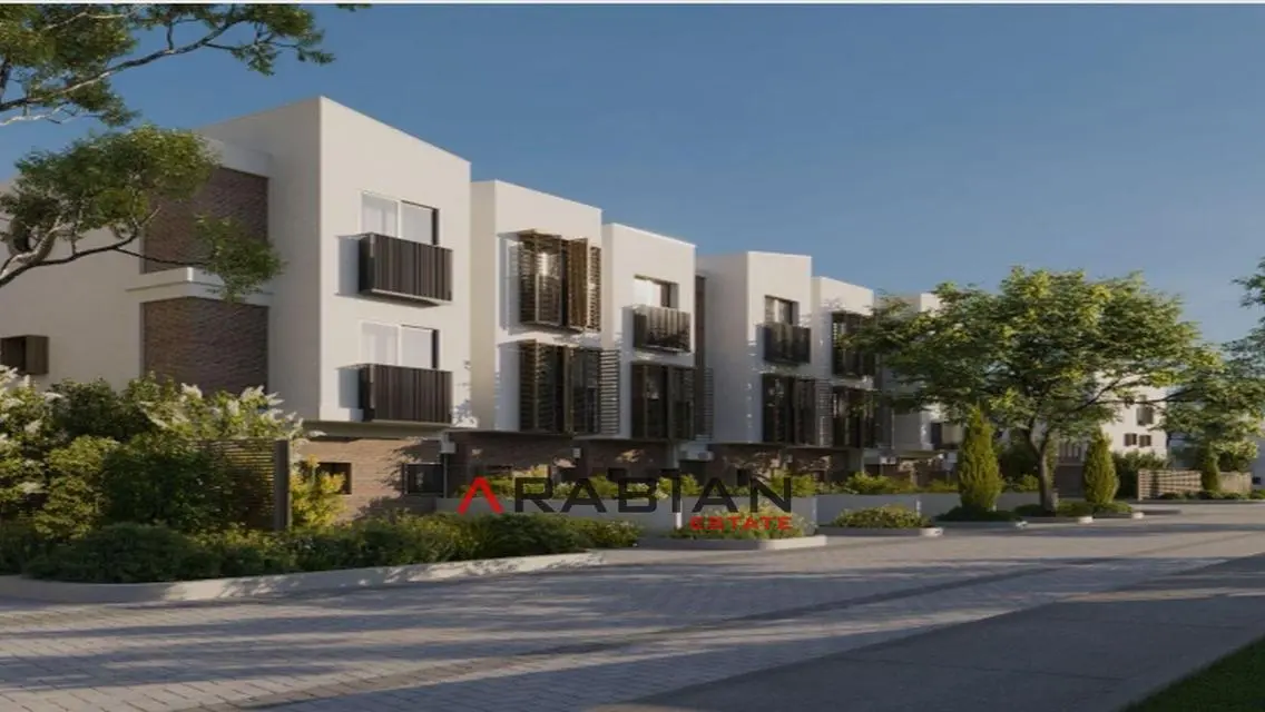 villa next to madinaty dp 900k inst till 10y