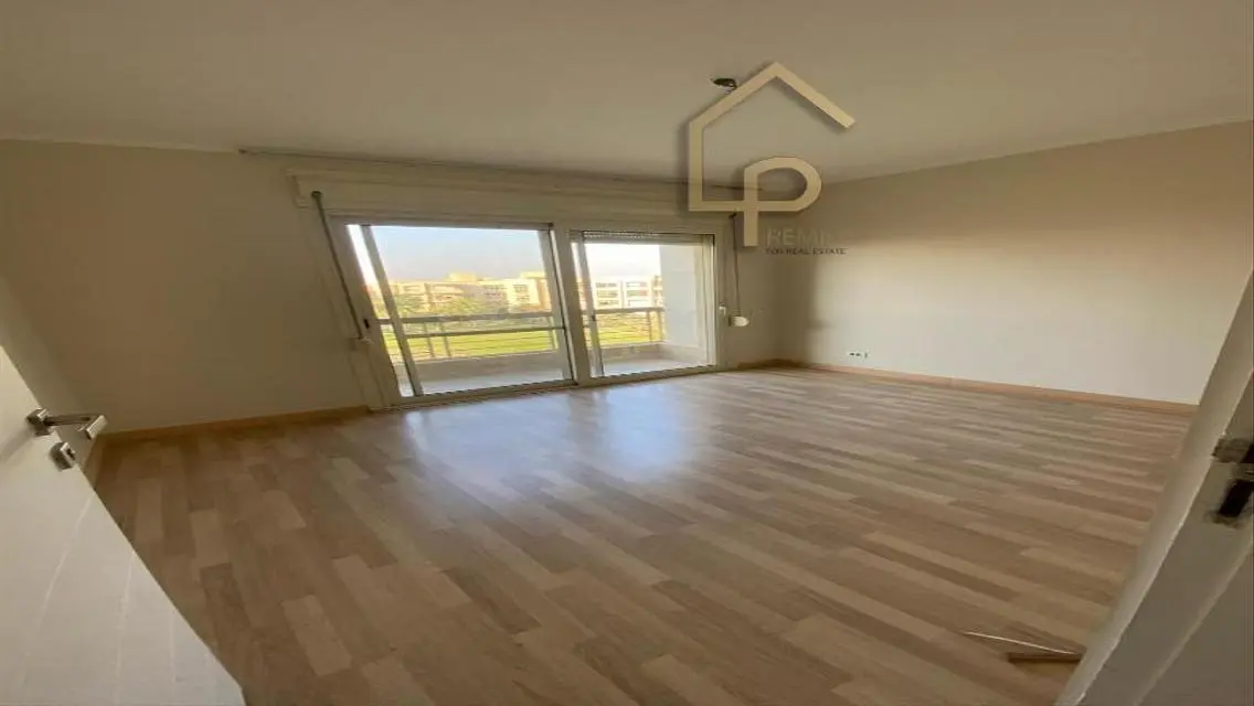 Luxury Apartment in New Giza Compound