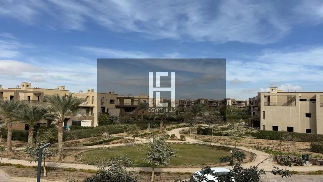 عقار مميز بمساحة واسعة مع إطلالة رائعة على البحيرة