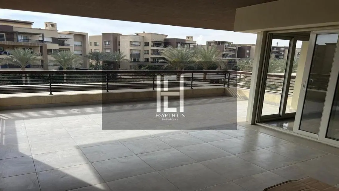 عقار مميز بمساحة واسعة مع إطلالة رائعة على البحيرة