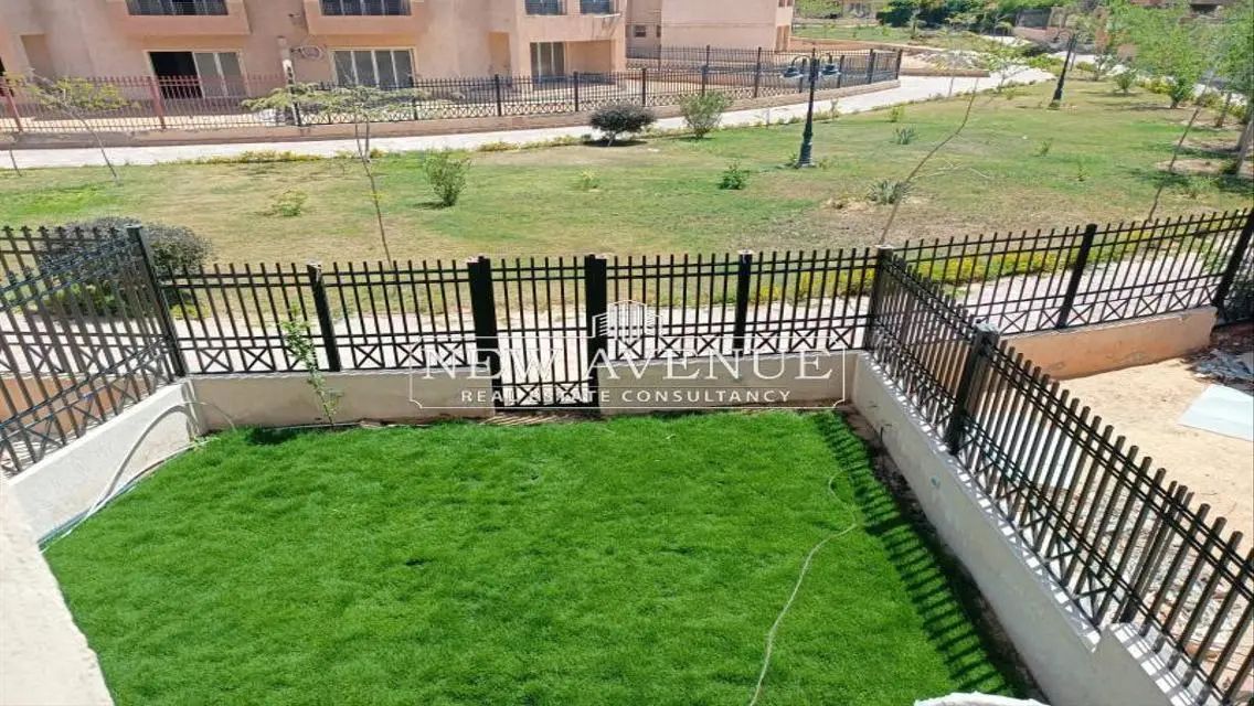 فيلا فاخرة مع حديقة خاصة وإطلالة رائعة
