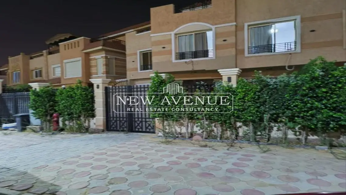 فيلا فاخرة مع حديقة خاصة وإطلالة رائعة
