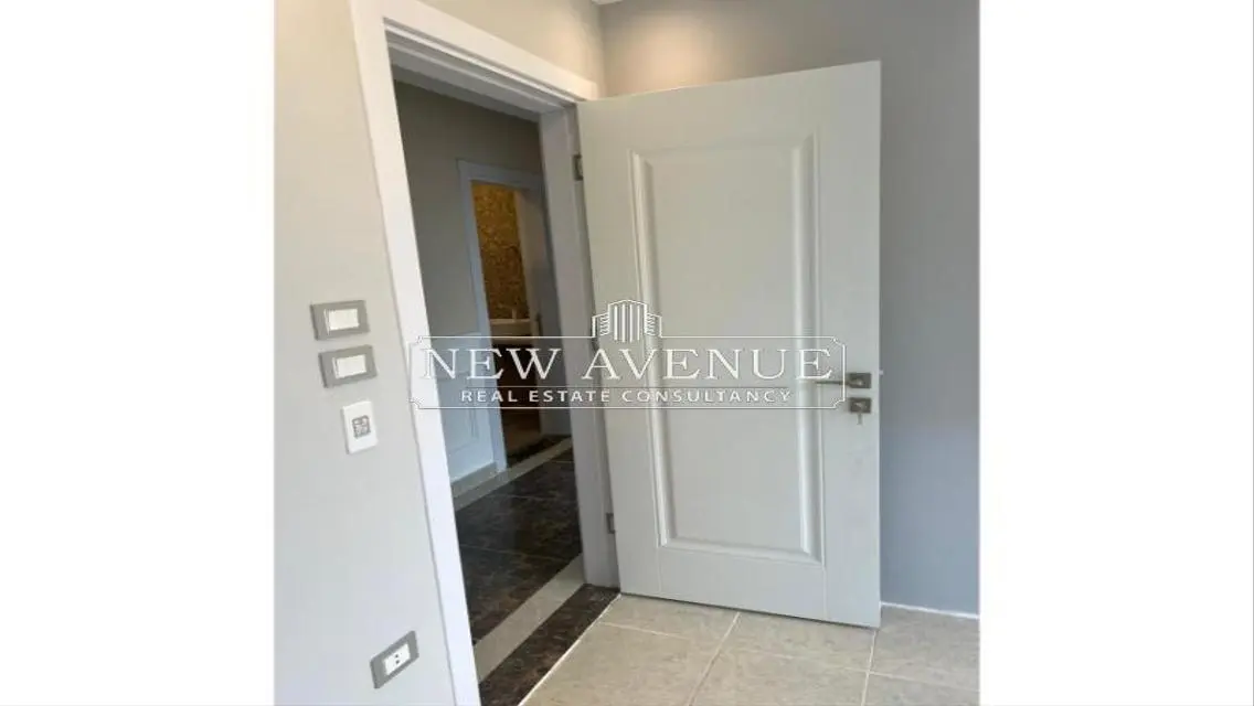 Apartment fully finished prime location in the square