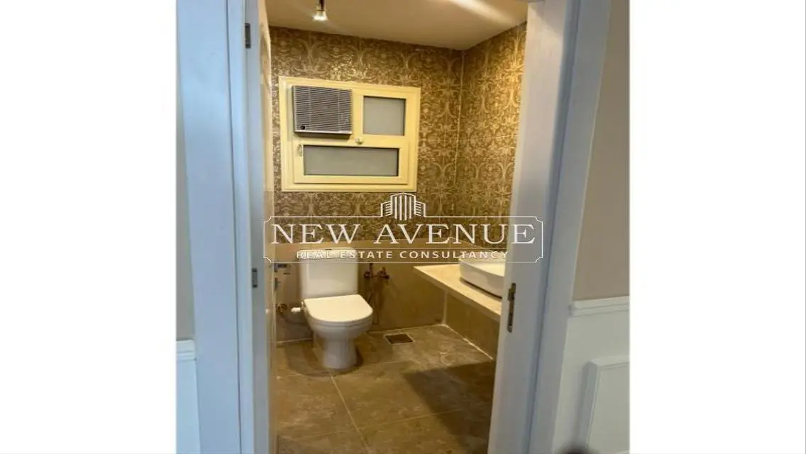 Apartment fully finished prime location in the square