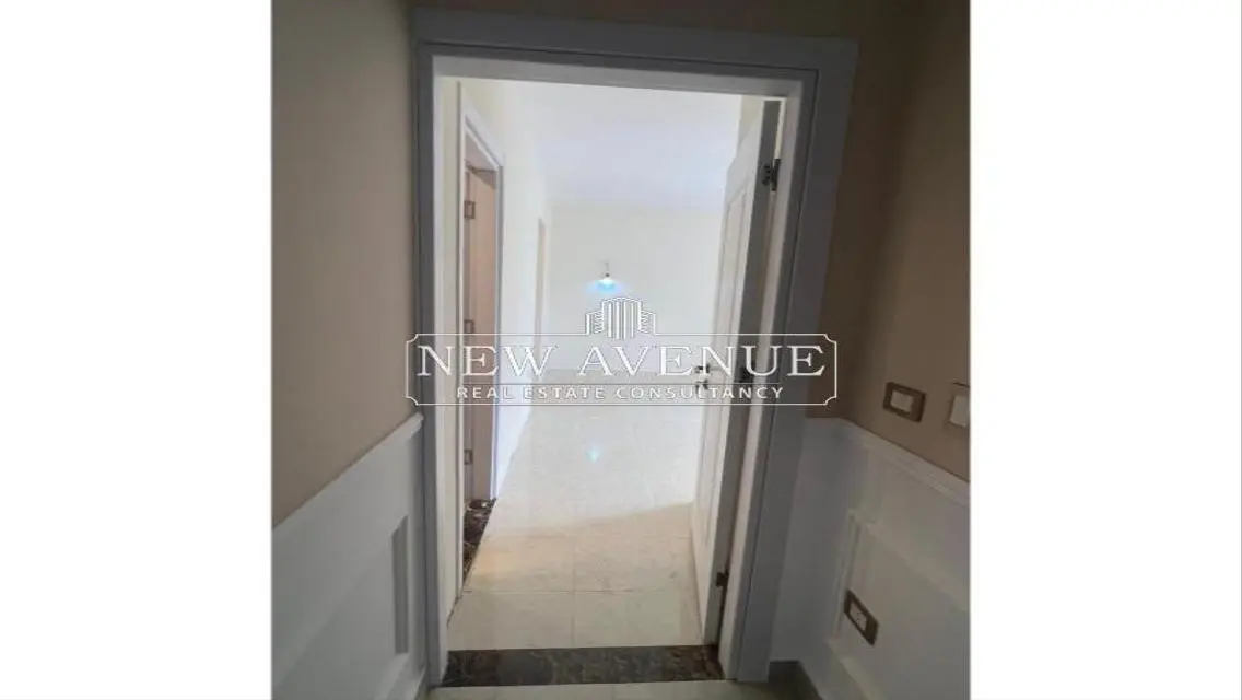 Apartment fully finished prime location in the square