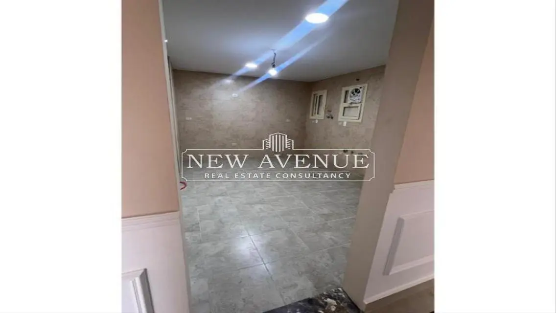 Apartment fully finished prime location in the square