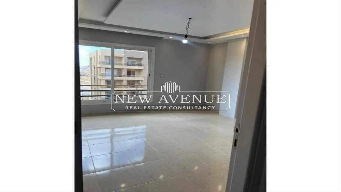 Apartment fully finished prime location in the square
