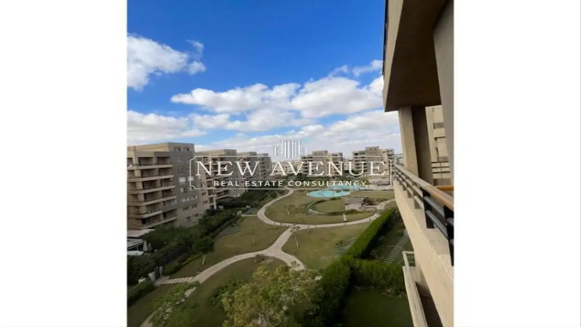 Apartment fully finished prime location in the square