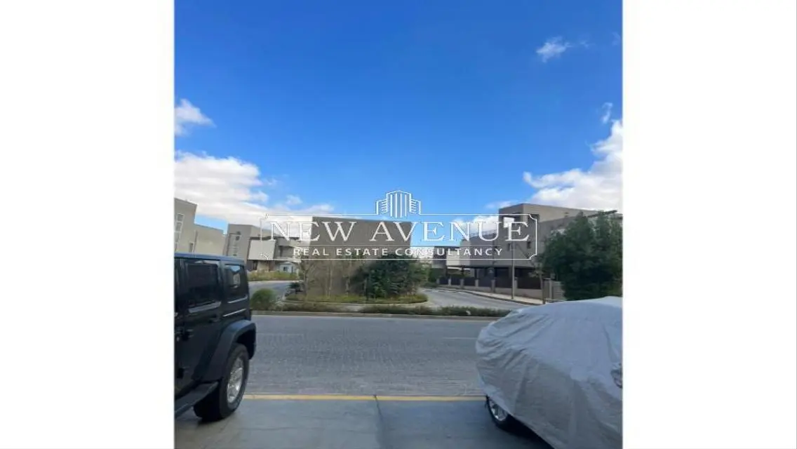 Apartment fully finished prime location in the square