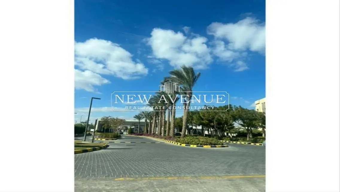 Apartment fully finished prime location in the square