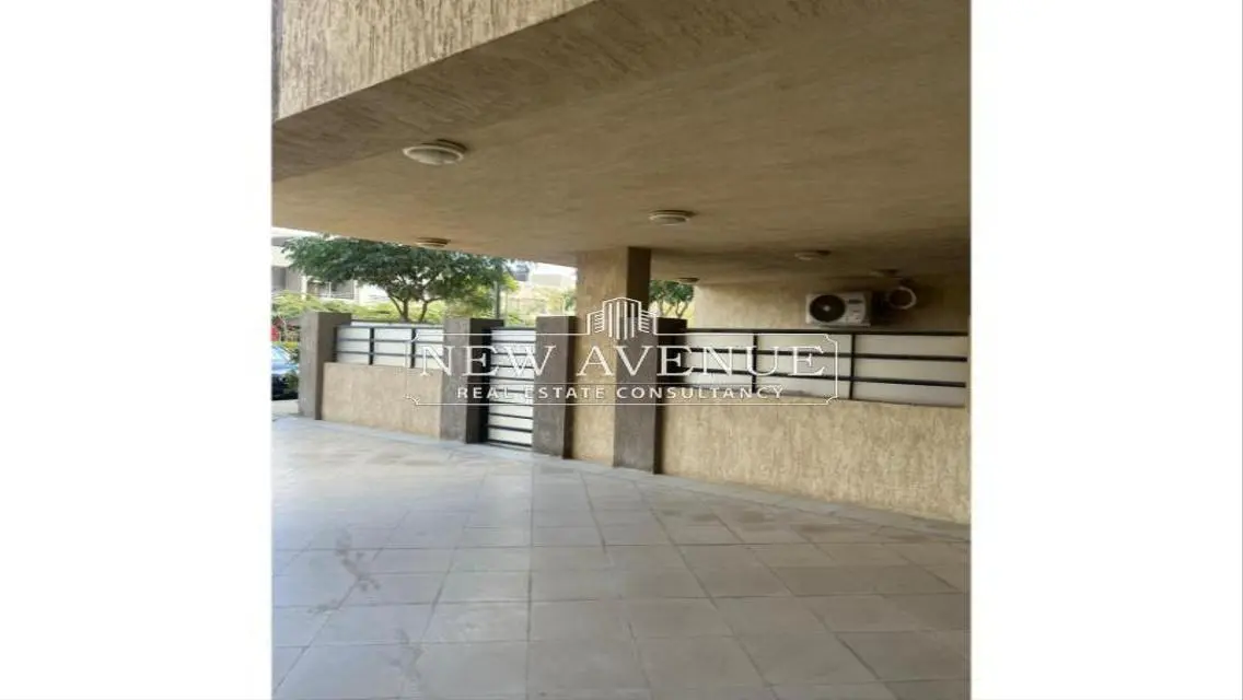 Apartment fully finished prime location in the square