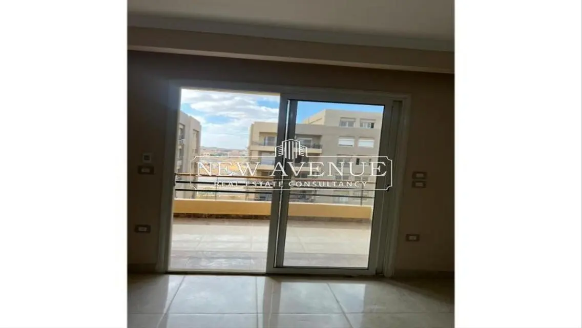 Apartment fully finished prime location in the square