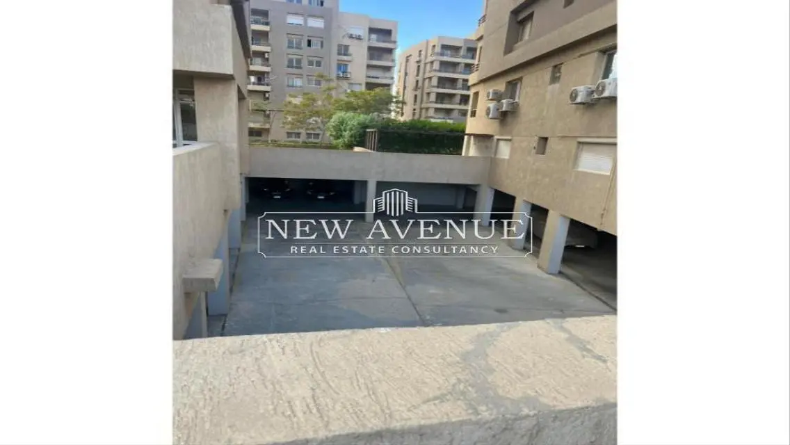 Apartment fully finished prime location in the square