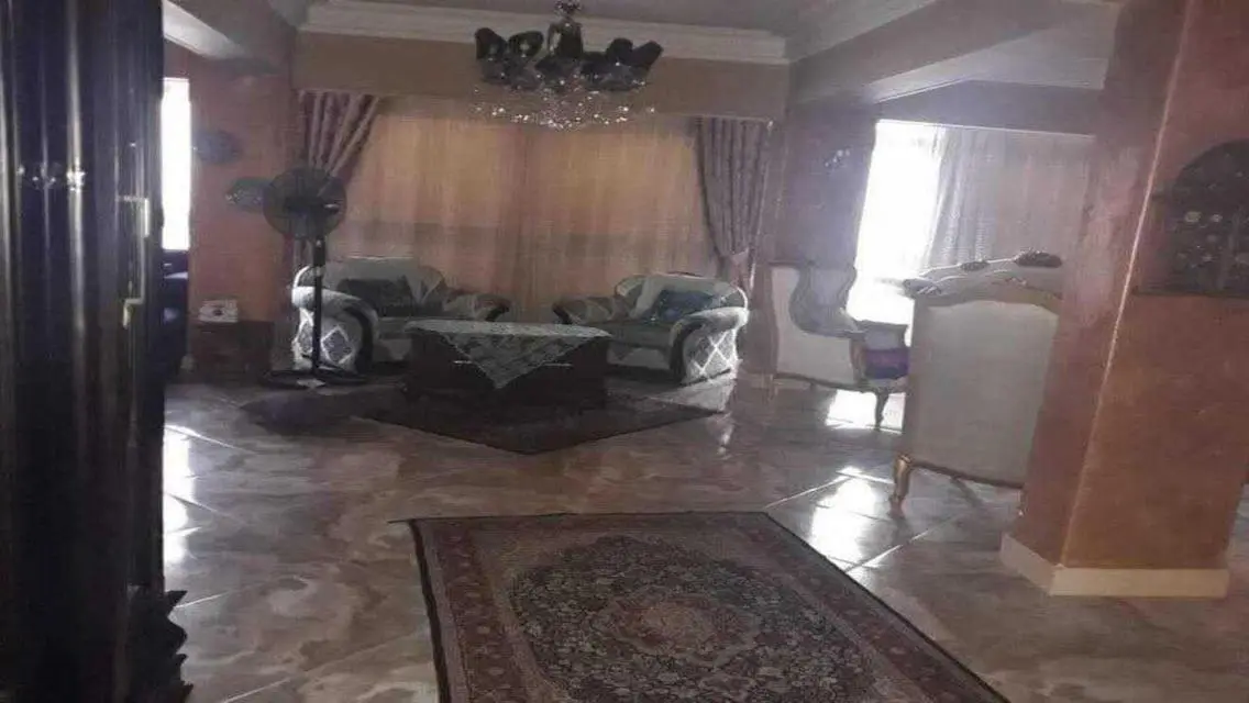شقة فاخرة للبيع بموقع متميز