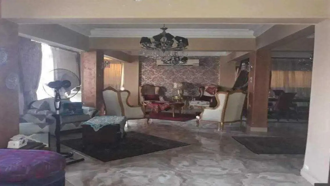 شقة فاخرة للبيع بموقع متميز