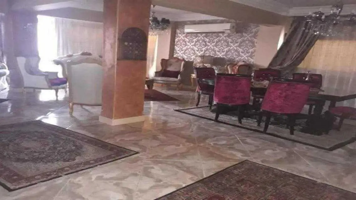شقة فاخرة للبيع بموقع متميز